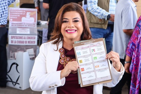 Clara Brugada asistió a votar acompañada de Ernestina Godoy y Citlalli Hernández