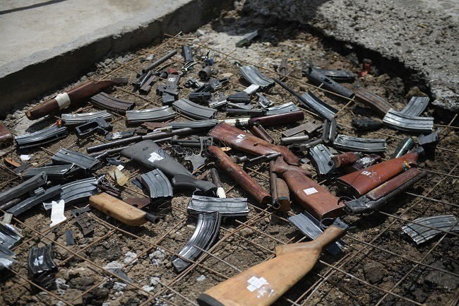 Las armas y cartuchos decomisados por las autoridade en Guerrero. Foto: News Report MX.