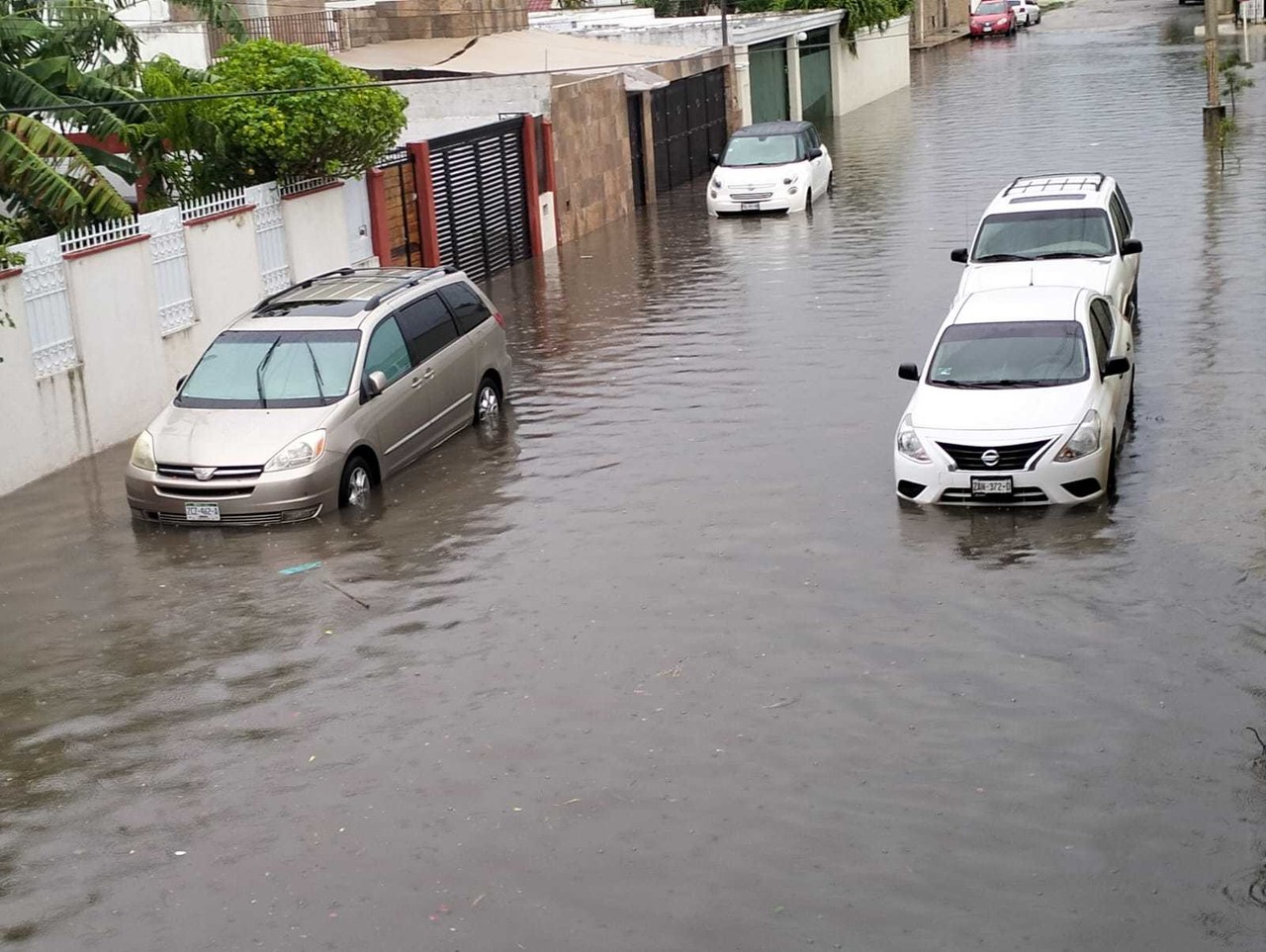 Autos de Mérida, bajo el agua. Foto: Cortesía