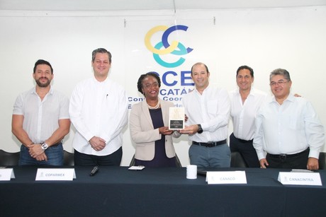 Reconocimiento del CCE de Yucatán a Dorothy Ngutter, Cónsul de Estados Unidos
