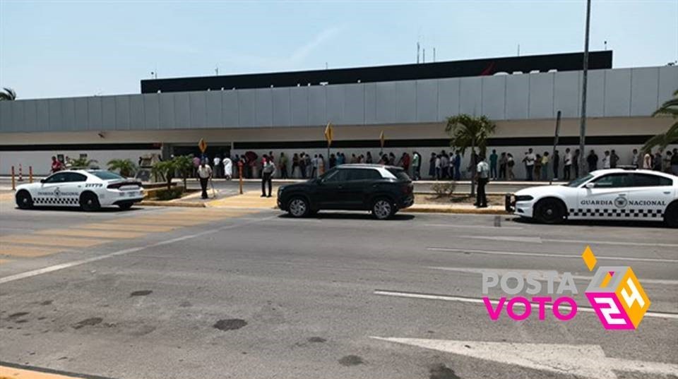 Se generó una larga fila de votantes en el aeropuerto de Tampico. Foto: redes sociales