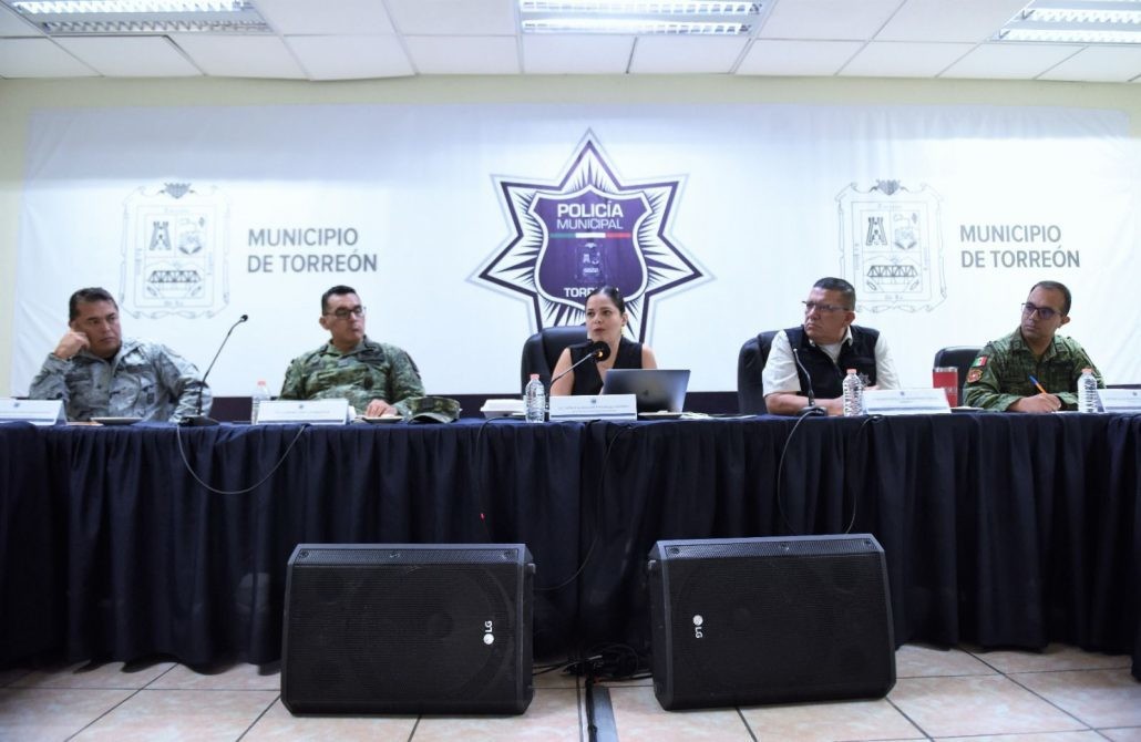 La secretaria del Ayuntamiento, Natalia Fernández, encabezó la reunión de seguridad. (Fotografía: Gobierno de Torreón)