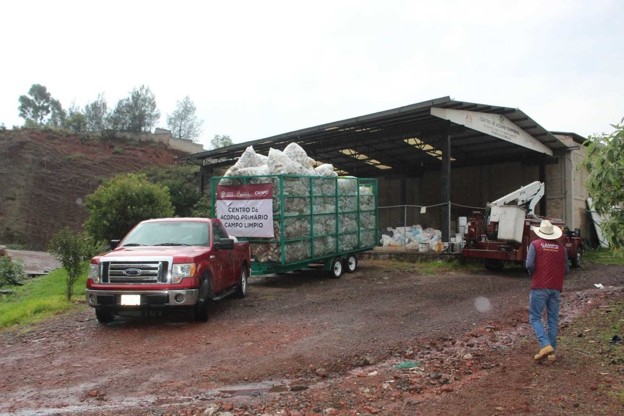 El programa 'Campo Limpio' busca garantizar el adecuado manejo y disposición de los envases de los productos químicos utilizados. Foto: Sria del Campo Edomex