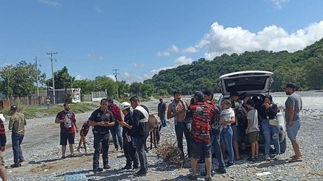Rescatan a 16 personas en río Pilón de Montemorelos (VIDEO)