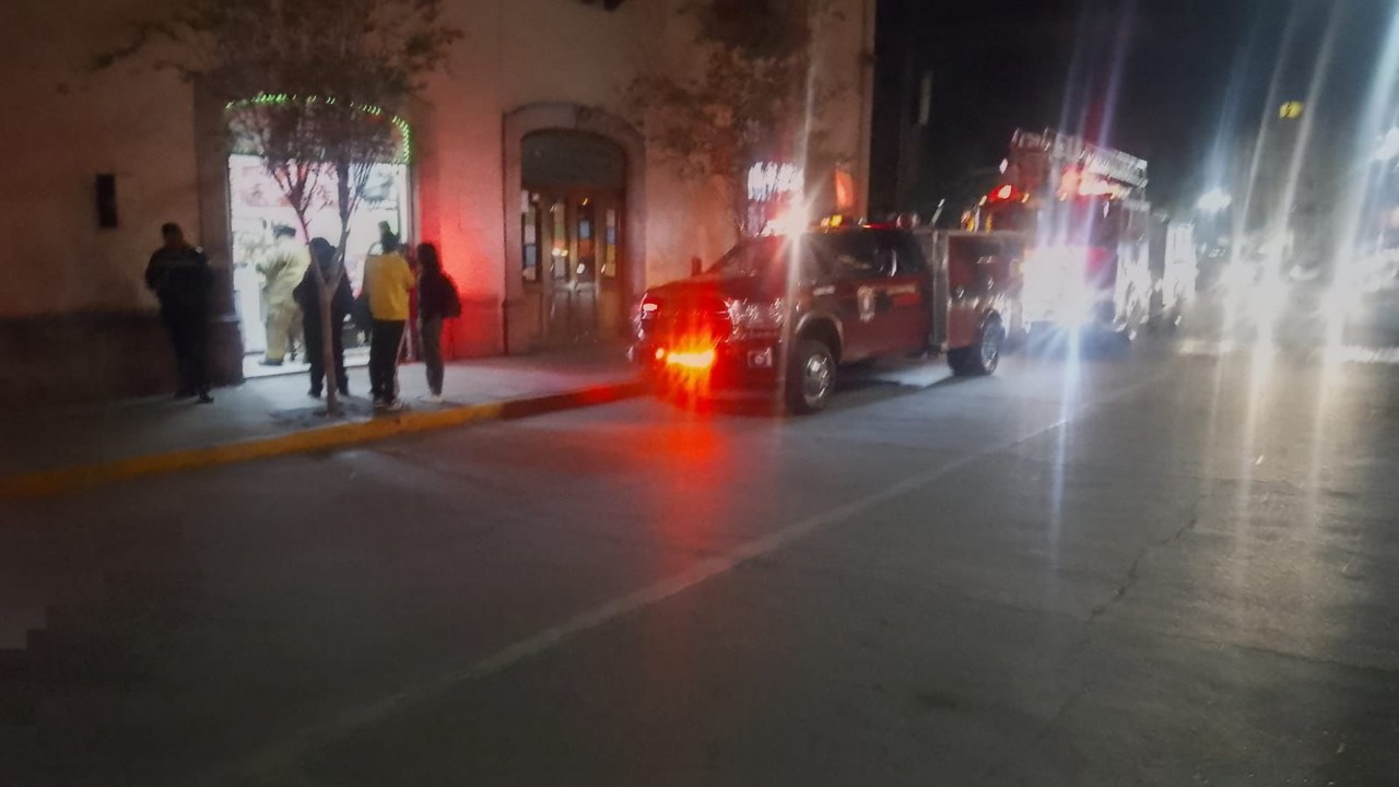 Mujer recibió descarga electrica en un negocio de paletas ubicada en el Centro de la ciudad. Foto: Especial.