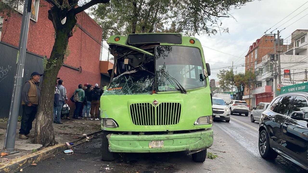 Camión chocó y presentó algunas fallas. Foto: Ramón Ramírez
