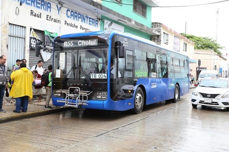 Transporte público en Mérida reanuda actividades tras paso de Beryl