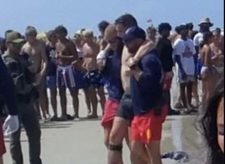 Tiburón ataca a turista de 21 años en playa de Florida