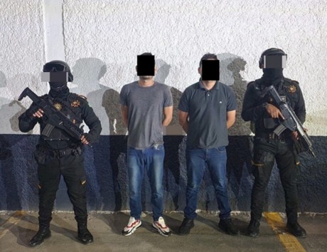 Detienen a dos hombres armados y con droga en Apodaca