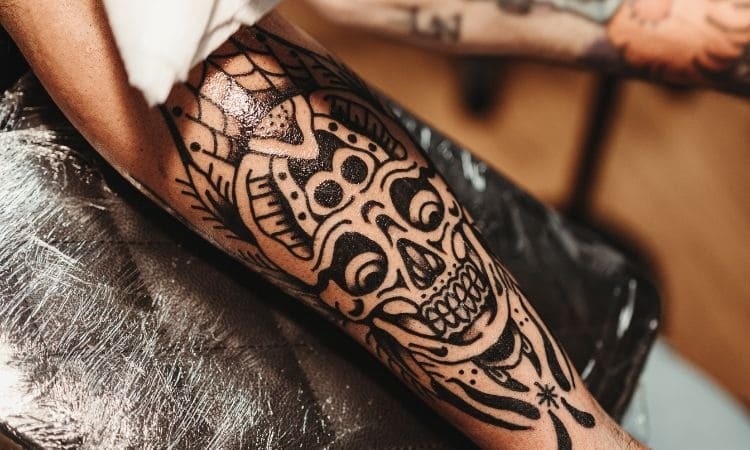 Los tatuajes han sido vistos como una expresión personal. Imagen Ilustrativa.