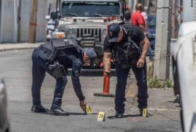 Elementos de la Policía estatal y municipales, empezando las indagatorias del hecho. Foto: El Diario de México