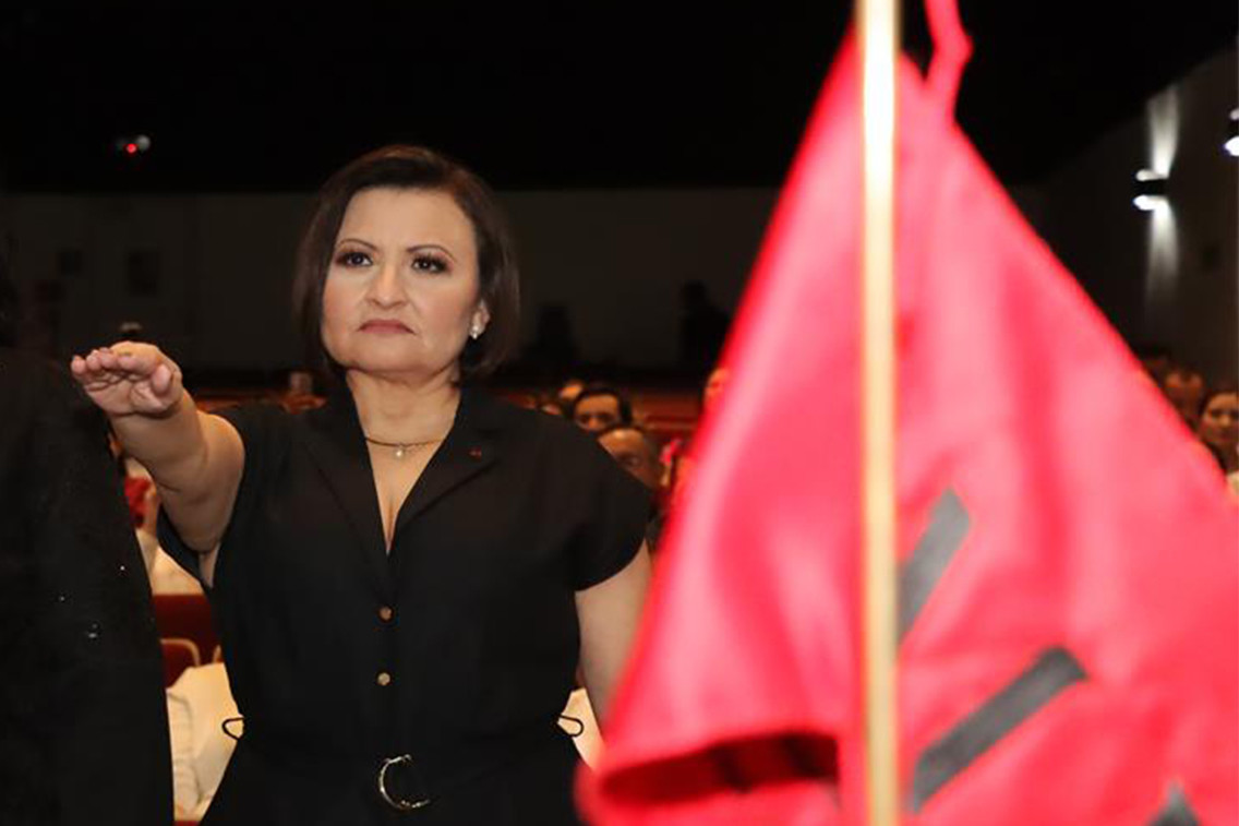 La abogada Lucely Carballo Solís tomo protesta en días recientes como presidenta del Capítulo Yucatán de la Barra Mexicana Colegio de Abogados.- Foto de la Uady