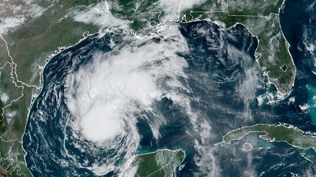 Beryl amenaza las costas de Texas tras pasar por la Península de Yucatán