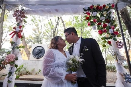 Registro civil de la CDMX celebra mega boda