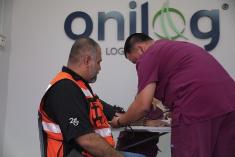 Llevan servicios médicos gratuitos a trabajadores de ONILOG en Nuevo Laredo
