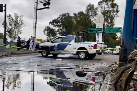 Las vías del tren se mantienen bloqueadas por los manifestantes. Imagen: Cortesía