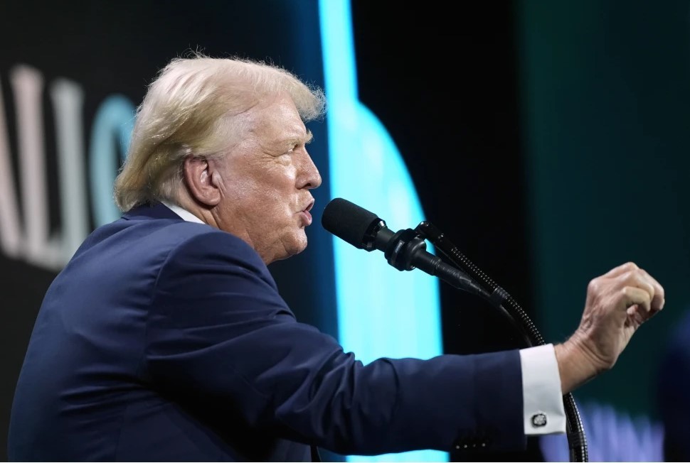 Expresidente Donald Trump  en un evento de su campaña presidencial. (AP Photo/Alex Brandon)