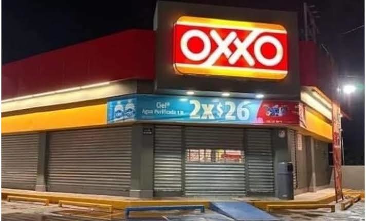 La cadena OXXO anunció el cierre de sus tiendas y gasolineras en Nuevo Laredo, debido al aumento de la violencia en la ciudad fronteriza. Foto: Redes sociales