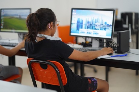 Curso Tecnolochicas 2024: Formación en tecnología para mujeres jóvenes