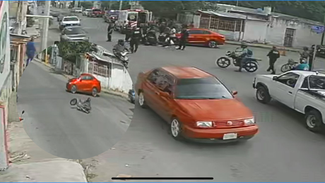 Motociclista sufre accidente al derrapar en Circuito Colonias (Video)