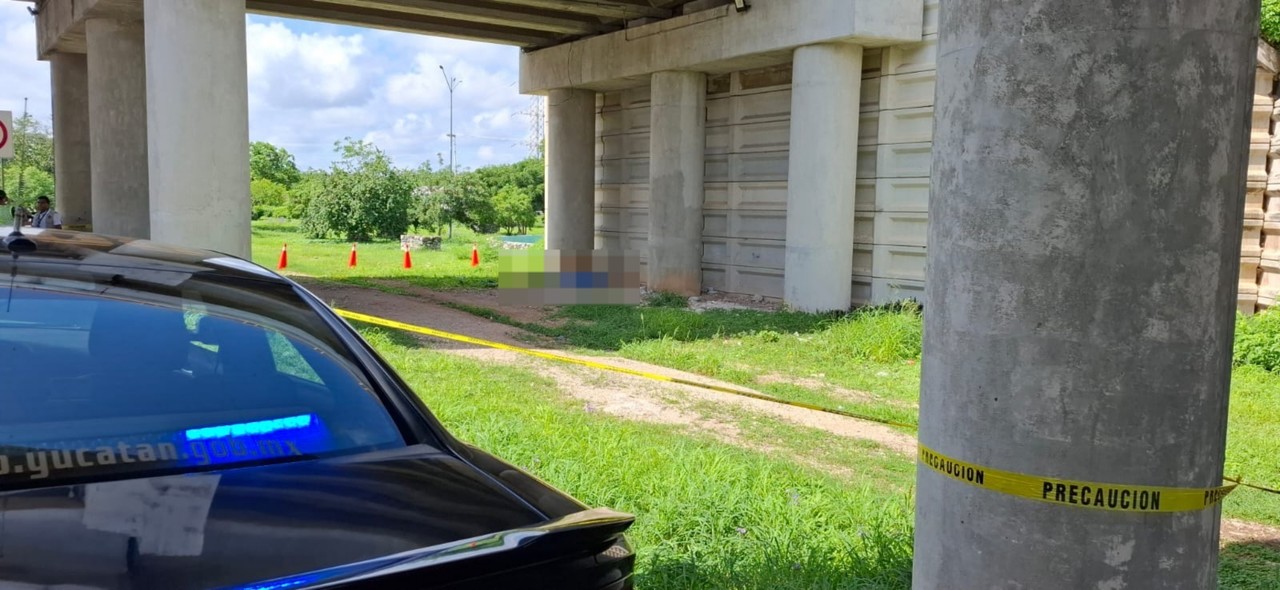 Autoridades informaron sobre una persona fallecida cerca del puente de la vía Mérida-Campeche luego de ser encontrada por personas quienes pasaban por el lugar. Foto de redes sociales