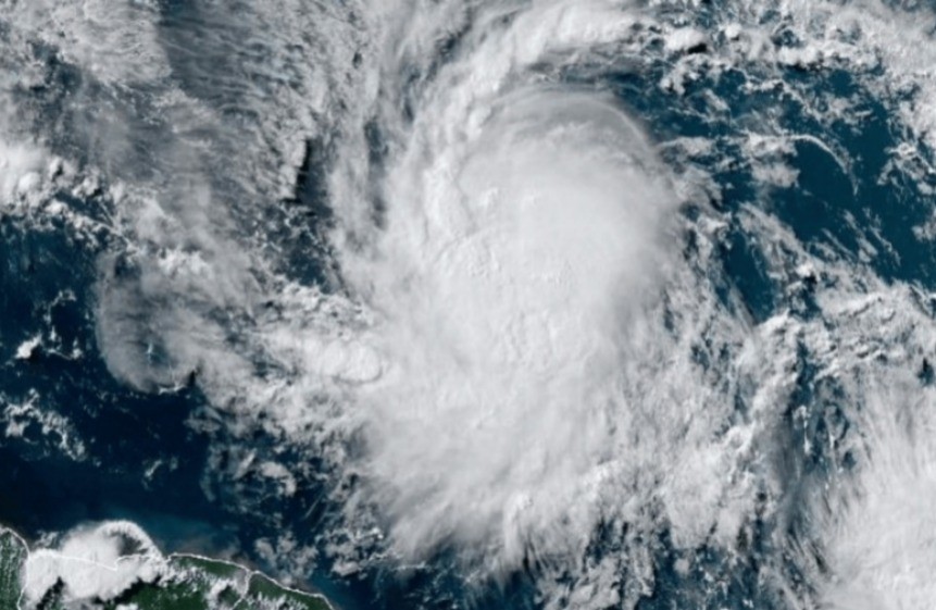 'Beryl' se ha convertido en el primer huracán de la temporada y espera que haga estragos en el sur de México. Foto AP.