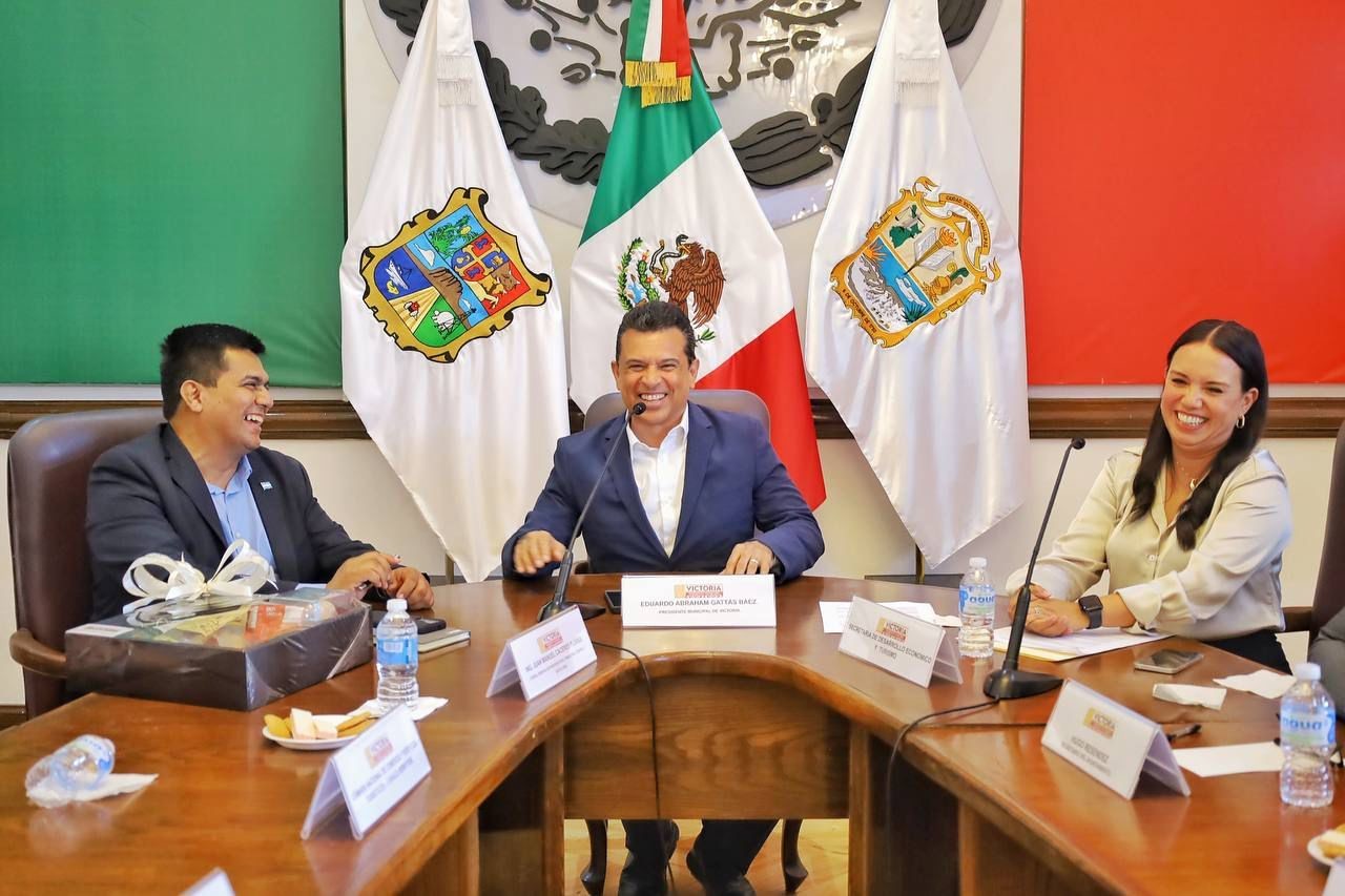 Eduardo Gattás Báez recibió al Cónsul General de Honduras Excelentísimo Juan Manuel Cáceres Flores.