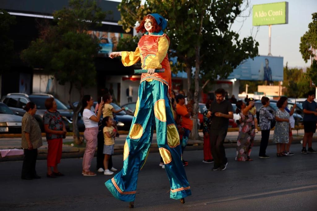 Desfile FINA 446. Foto de Municipio.