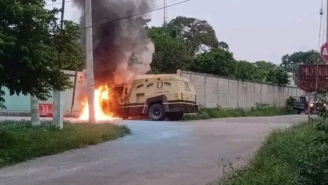Camión de Cometra se incendia en una comisaría de Tixkokob