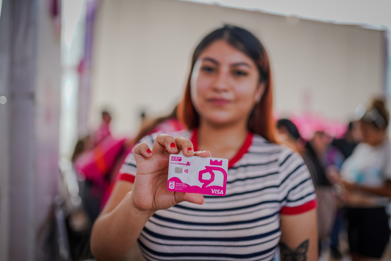 En el Centro Comunitario Monte Kristal, se entregaron apoyos a más de 150 personas inscritas en los programas. Foto: Especial.