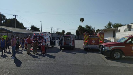 Tras fuga de gas, se intoxican 13 trabajadores de empresa en Torreón