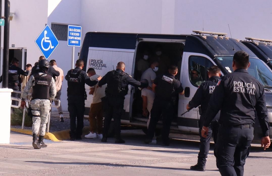 Traslada a personas a centros penitenciarios. Foto de gobierno.