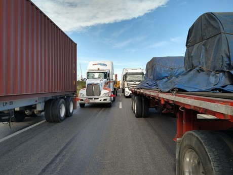 Empresarios de quinta rueda preparan bloqueo masivo en Nuevo León