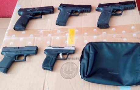 Arrestan a cinco personas que pretendían meter armas a México