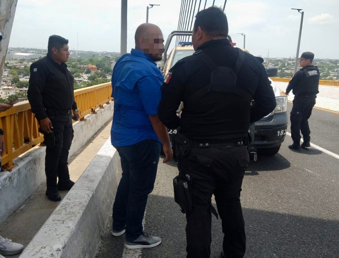 Autoridades y familiares entablaron dialogo con la persona.