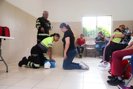 Protección Civil da cursos de primeros auxilios en García
