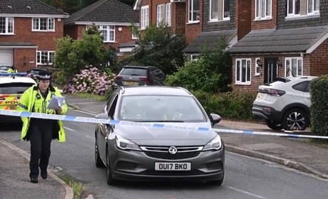Mata hombre a tres mujeres con una ballesta en Reino Unido