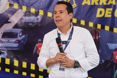Daniel Carrillo inicia rehabilitación de calles en San Nicolás