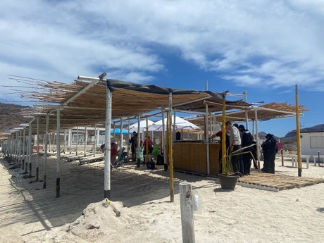 Retiran obstáculos en Playa Pichilingue tras denuncia ciudadana