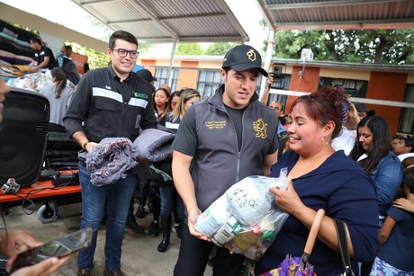 Gobernador Samuel García lleva ayuda al sur de Nuevo León tras tormenta Alberto