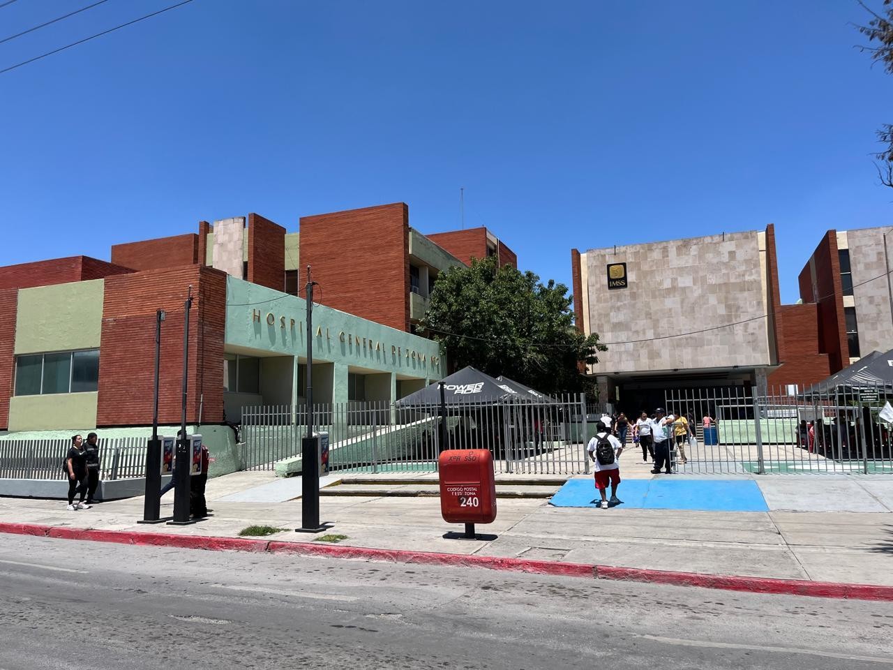 Denuncian clínica 2 del IMSS Saltillo por negligencia médica. Foto de Marco Juárez.