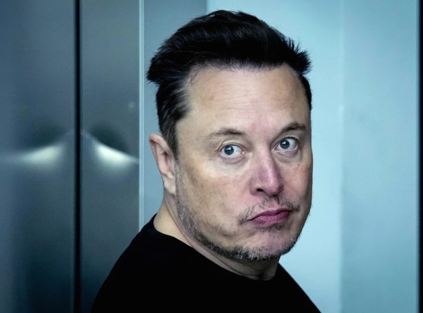 Elon Musk libra demanda por supuesta falta de pago de indemnización a empleados de Twitter. Foto. AP Photo/Ebrahim Noroozi, File)