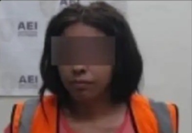 La mujer tras haber sido detenida por las autoridades de Chihuahua por presuntamente encadenar a sus hijas. Foto: Fiscalía General de Justicia de Chihuahua.