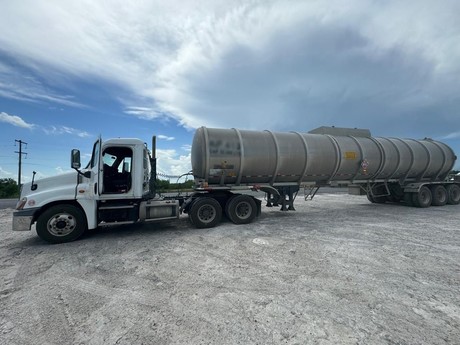 Asegura GN dos tractocamiones con 103 mil litros de hidrocarburo en Tamaulipas