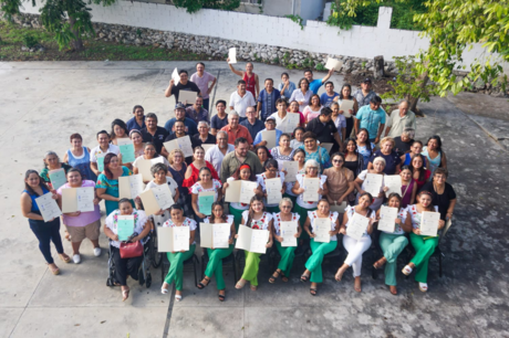 'Luciana Kan' Celebra graduación de 82 estudiantes en diversas ramas