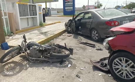 Aparatoso accidente en la vía Mérida-Caucel deja tres lesionados
