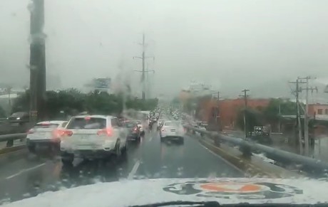 Comienza a llover al sur de Monterrey