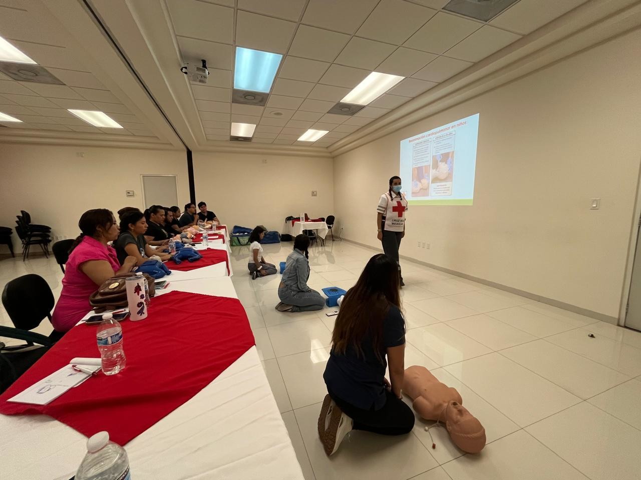 Realizan curso de primeros auxilios pediátricos. Foto de Claudia Almaraz.