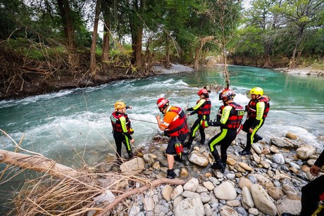 >Capacita Protección Civil de Monterrey a rescatistas en río Ramos