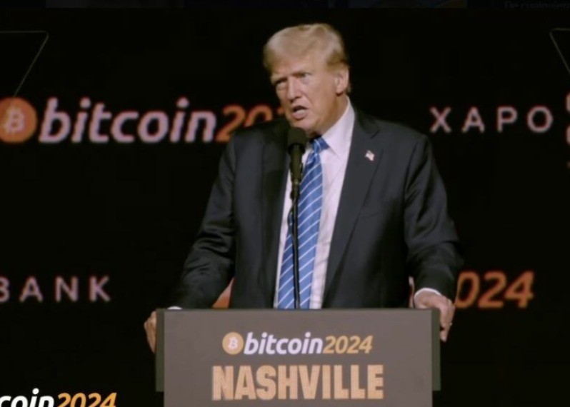 Donald Trump en una conferencia de prensa sobre las criptomonedas en Nashville. Foto: CriptoNoticias